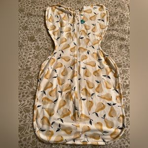 NWOT Love to Dream swaddle MEDIUM